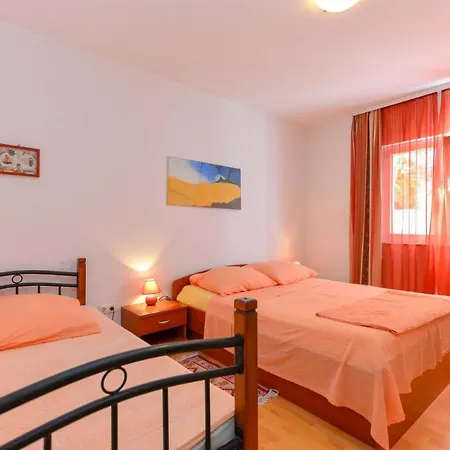 81 With Game Apartment Zadar